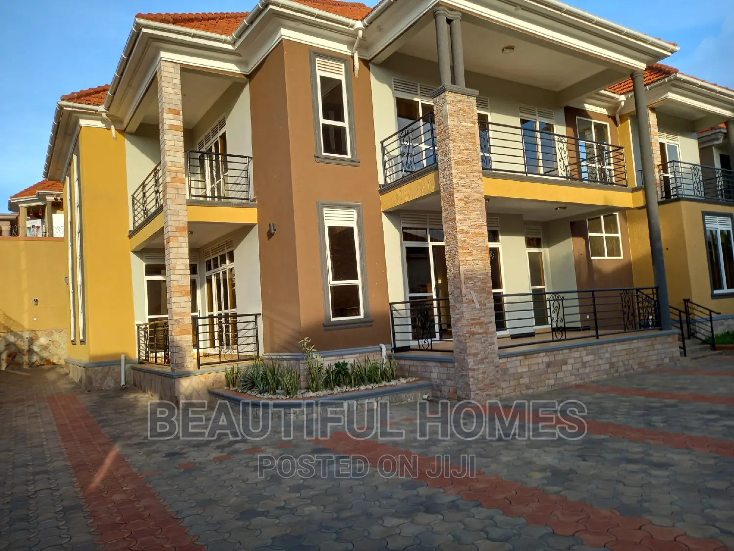 Furnished 7bdrm House in Kira Posh for sale