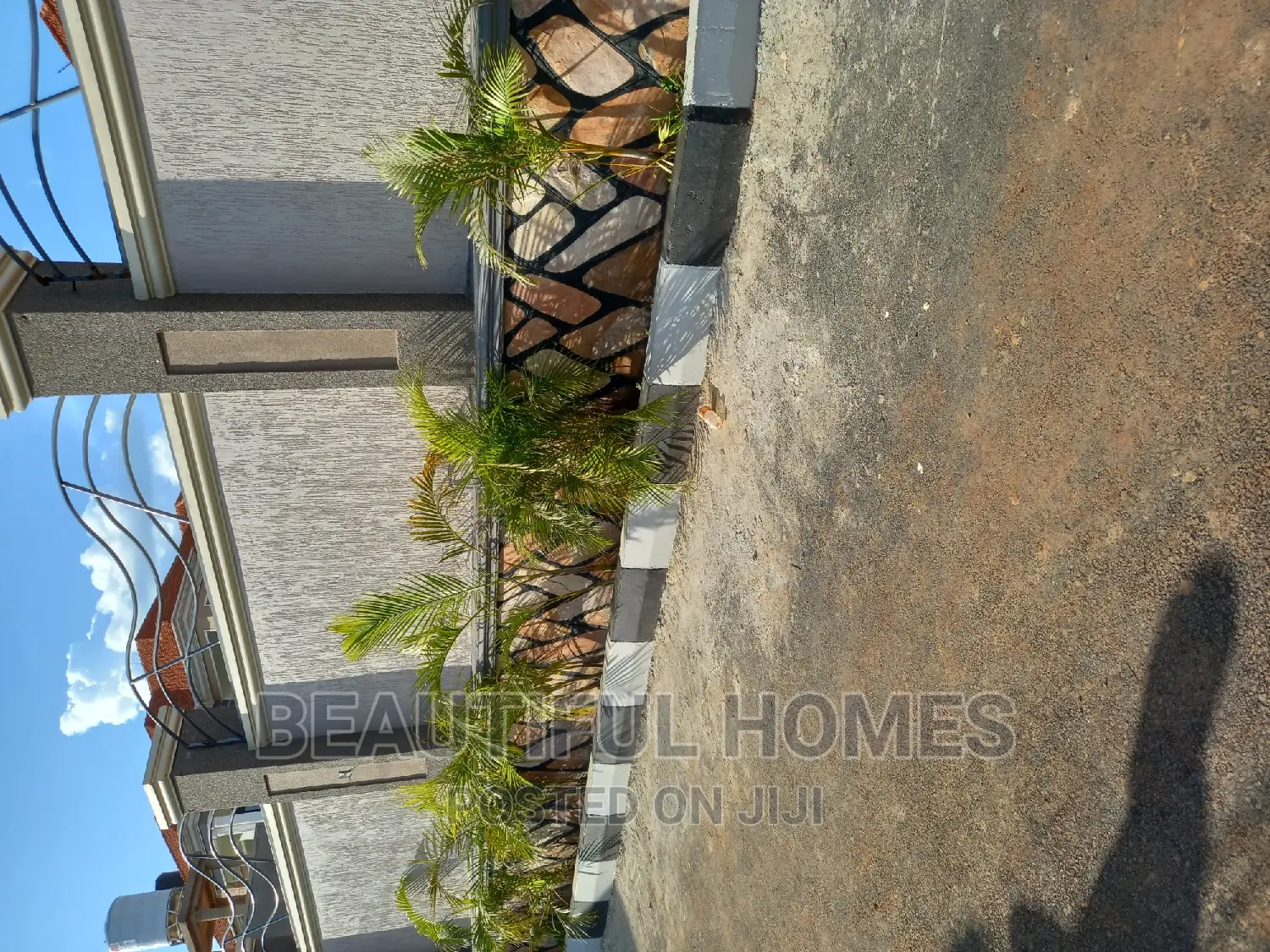 Furnished 7bdrm Mansion in Kira for sale