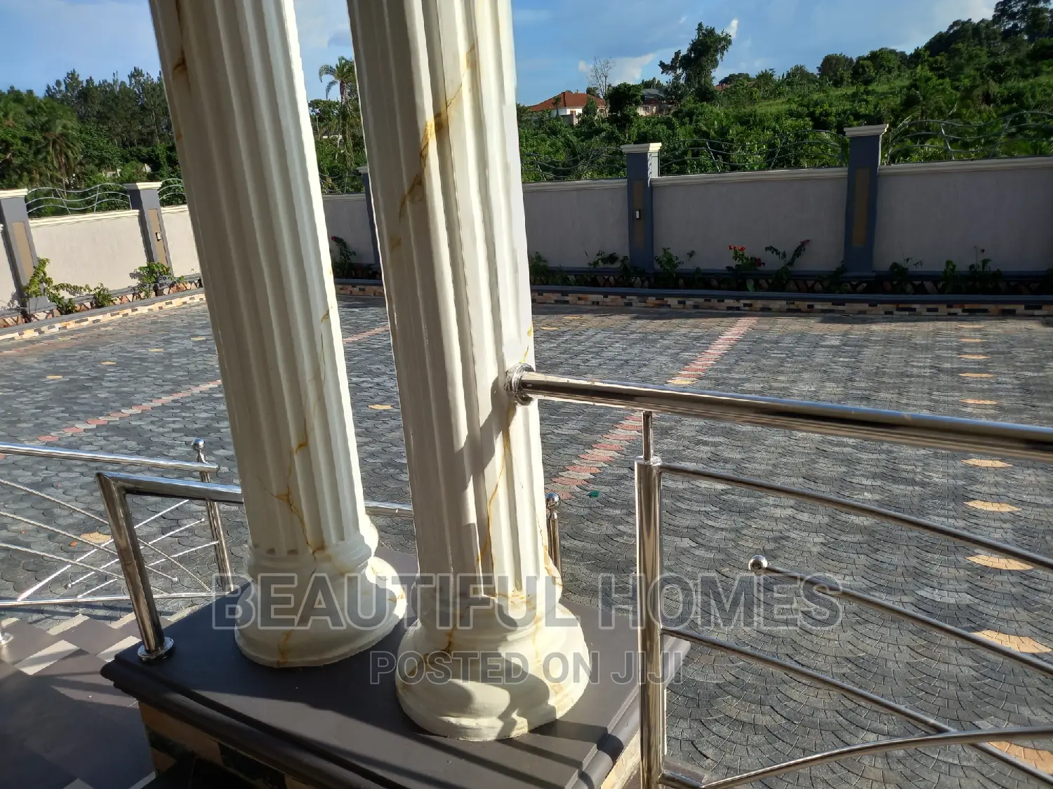 Furnished 5bdrm Bungalow in Kira Ministers for sale