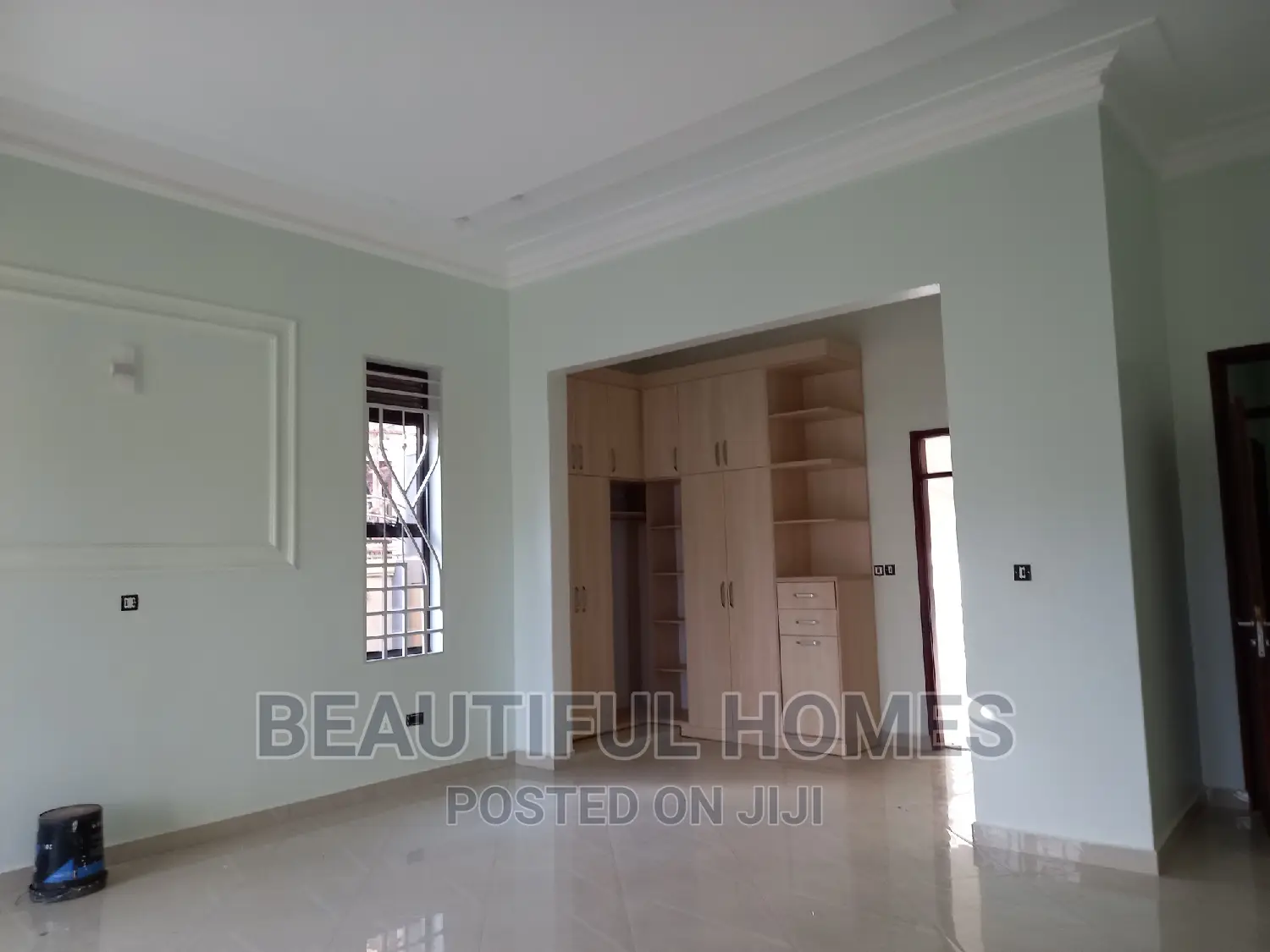 Furnished 5bdrm Mansion in Kira Mamerito for sale