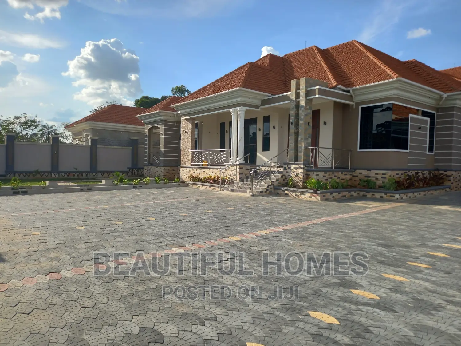 Furnished 5bdrm Bungalow in Kira All Tarmack for sale
