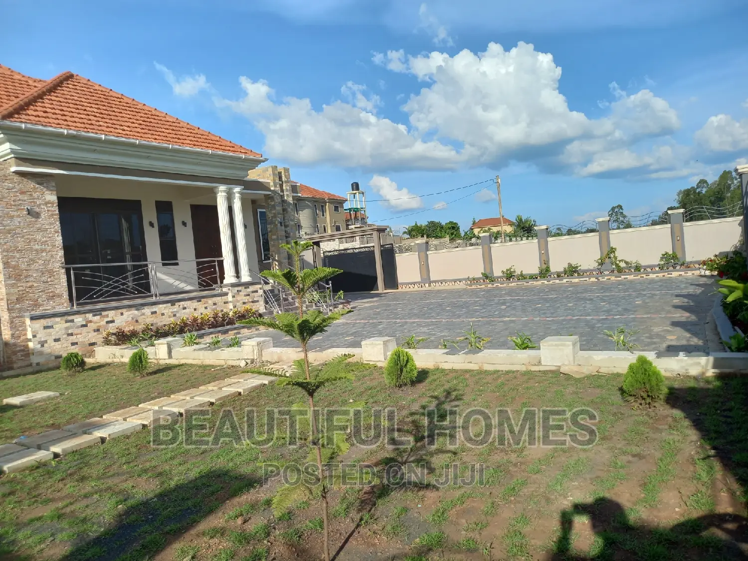 Furnished 5bdrm Bungalow in Kira All Tarmack for sale