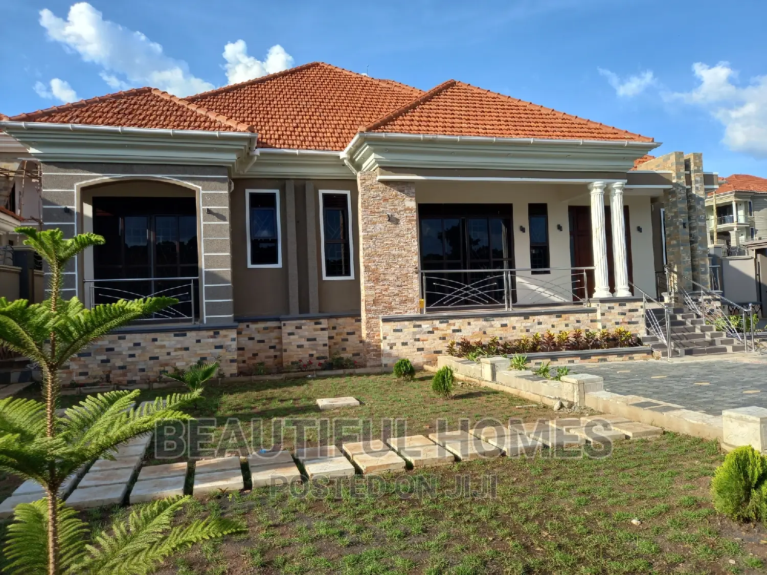 Furnished 5bdrm Bungalow in Kira All Tarmack for sale