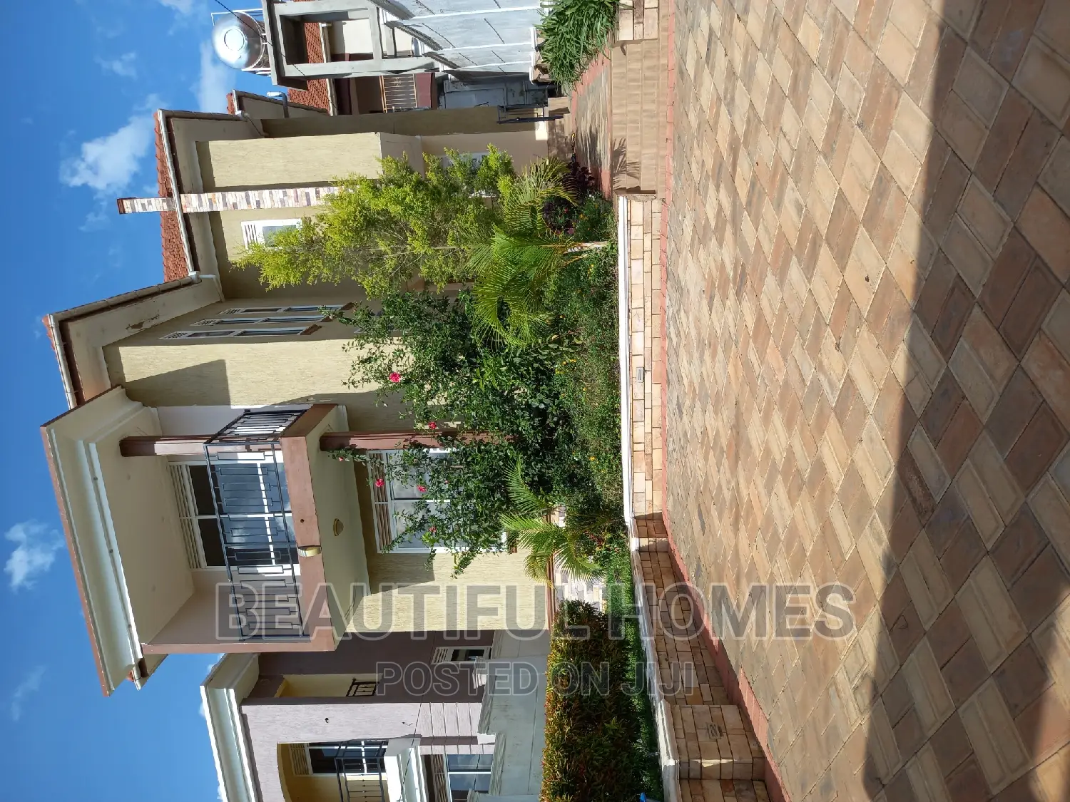 Furnished 4bdrm Duplex in Kira Tarmack, Central Division for sale