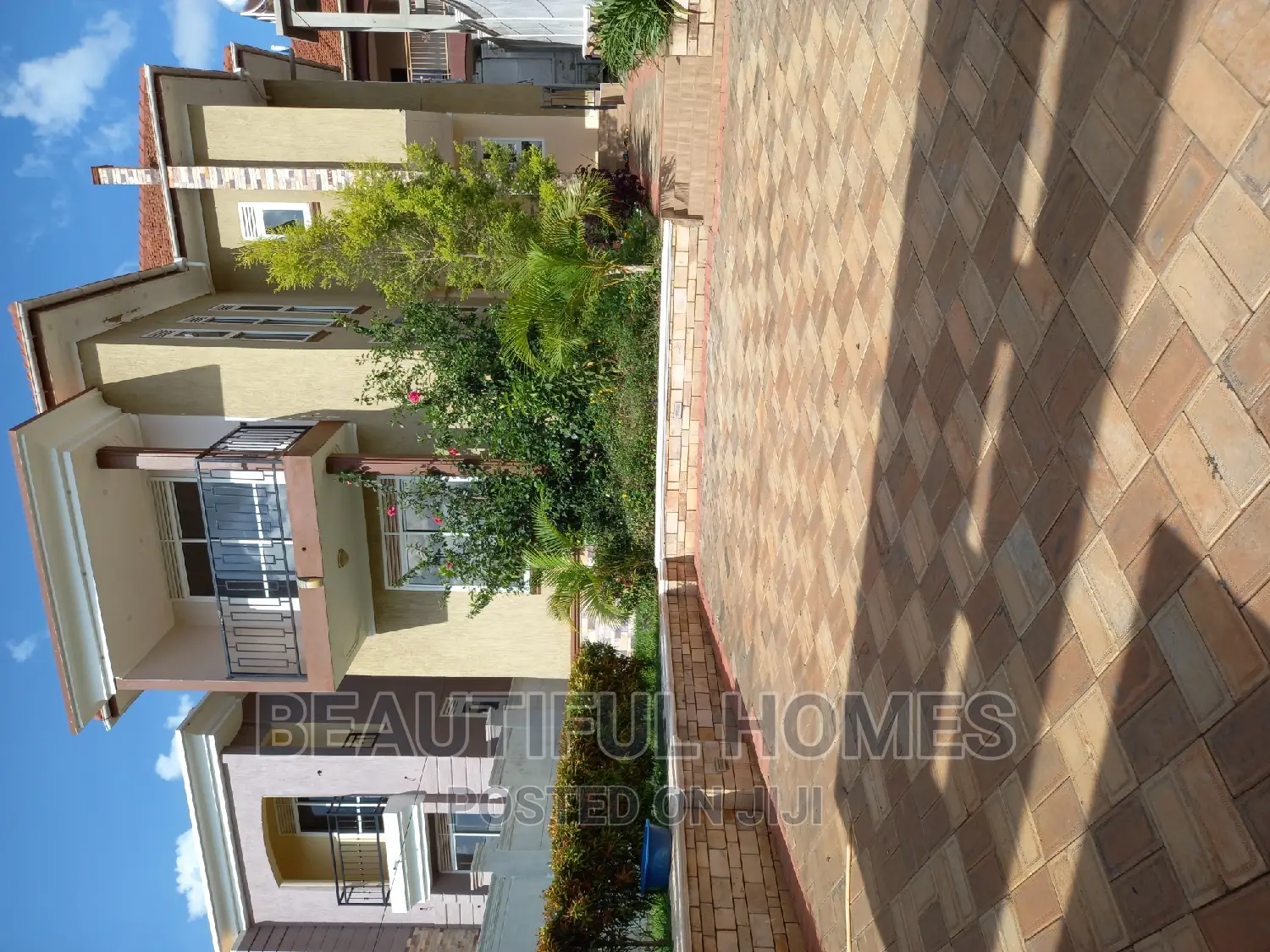 Furnished 4bdrm Duplex in Kira Tarmack, Central Division for sale