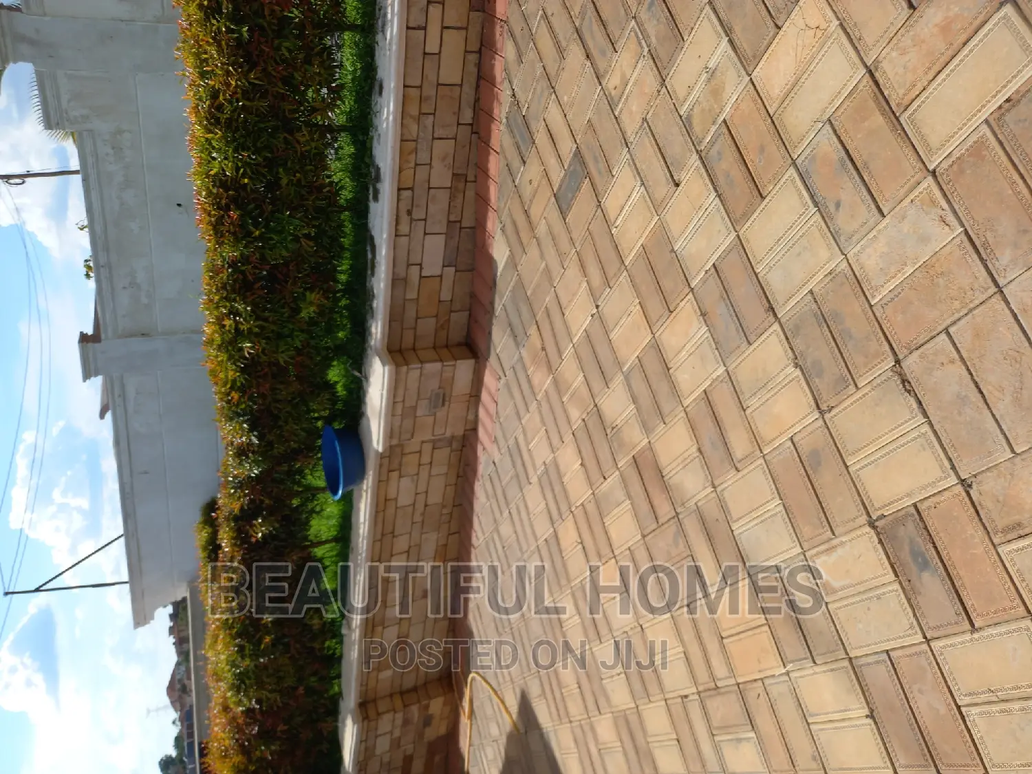 Furnished 4bdrm Duplex in Kira Mamerito Road for sale