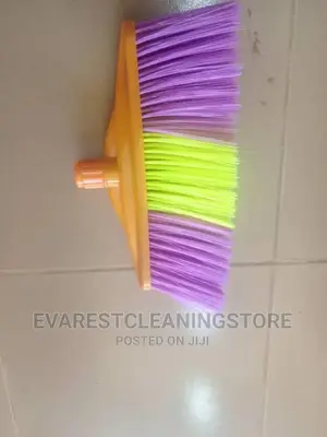 Hg. V-Brooms