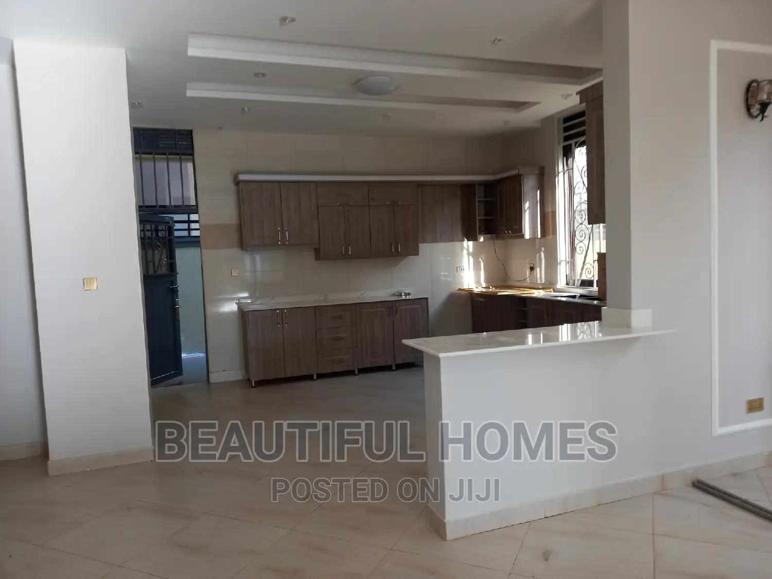 Furnished 6bdrm Duplex in Kira for sale