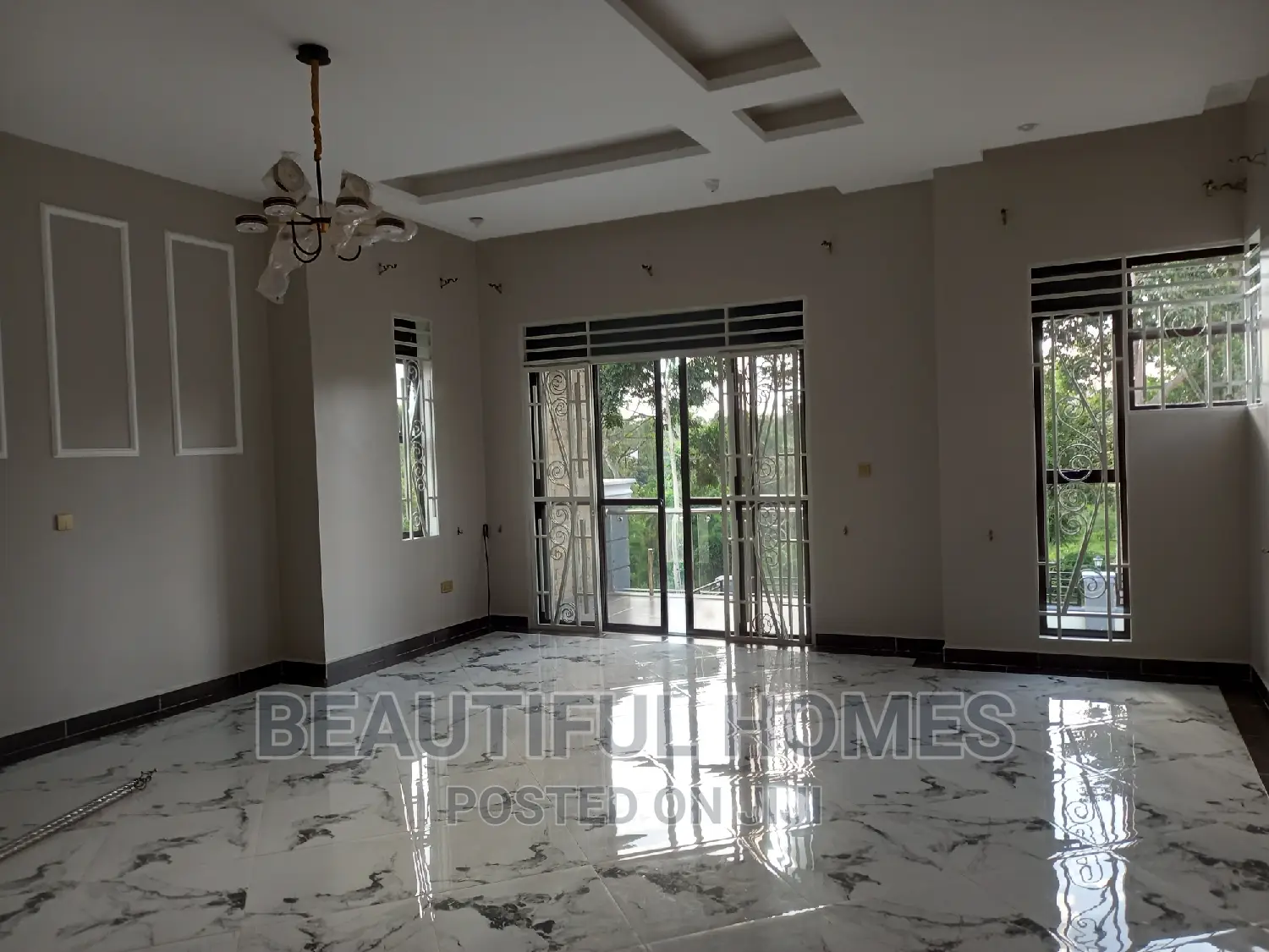 Furnished 6bdrm Mansion in Kira Mamerito Road for sale