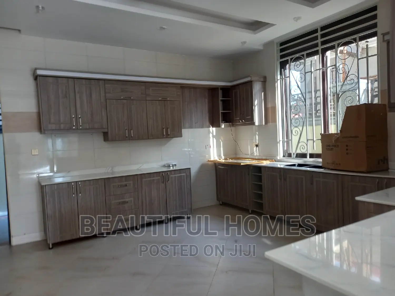 Furnished 6bdrm Mansion in Kira Mamerito Road for sale