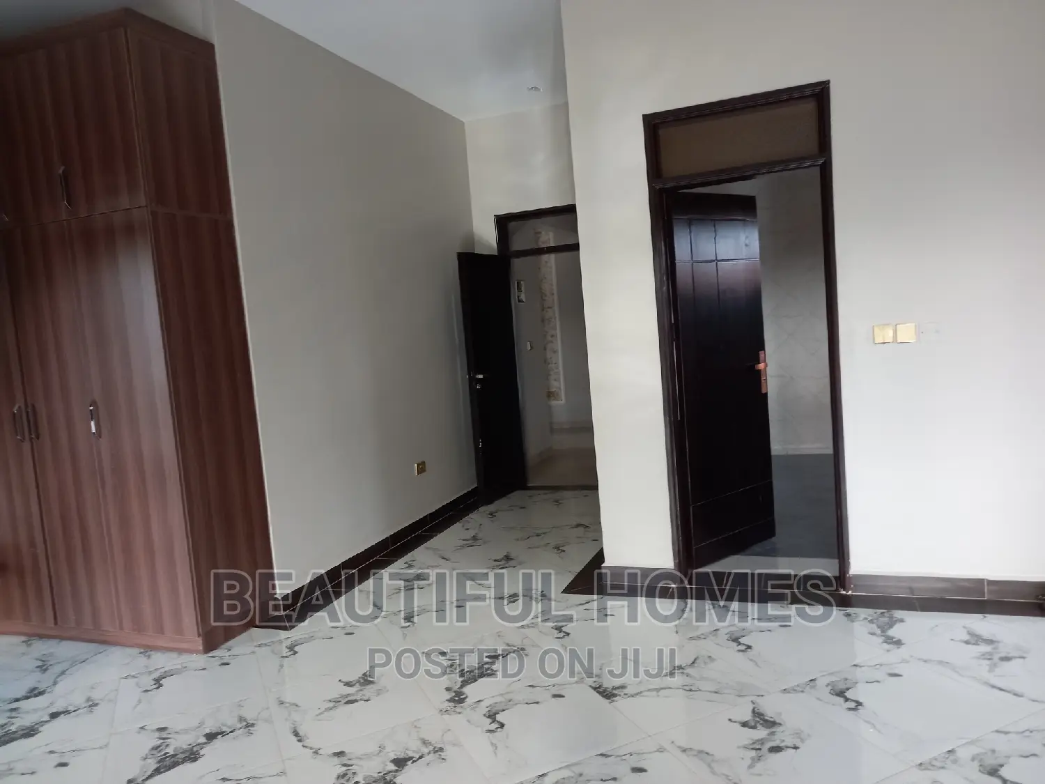 Furnished 6bdrm Mansion in Kira Mamerito Road for sale