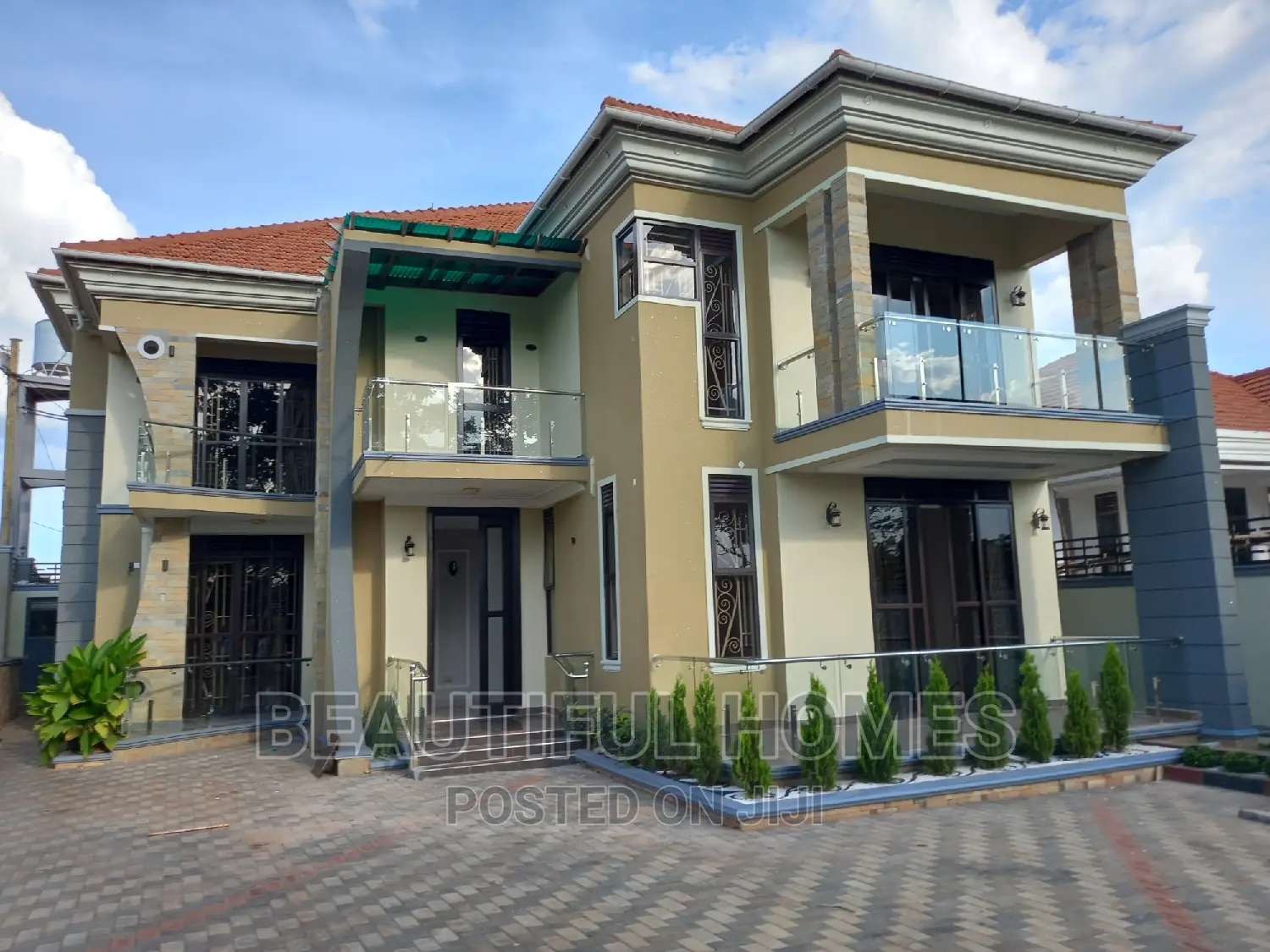 Furnished 6bdrm Mansion in Kira Posh for sale