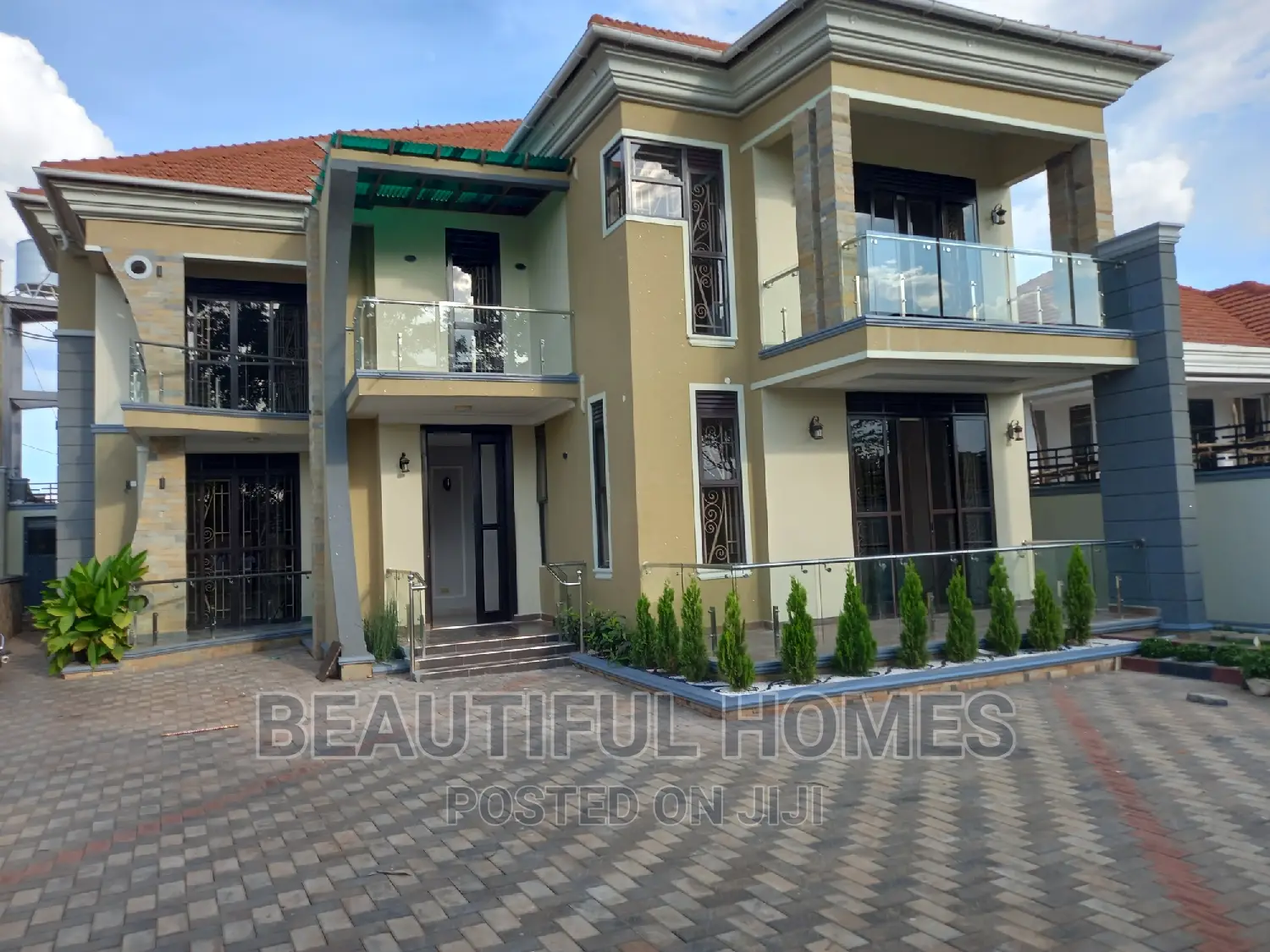 Furnished 6bdrm Mansion in Kira Posh for sale