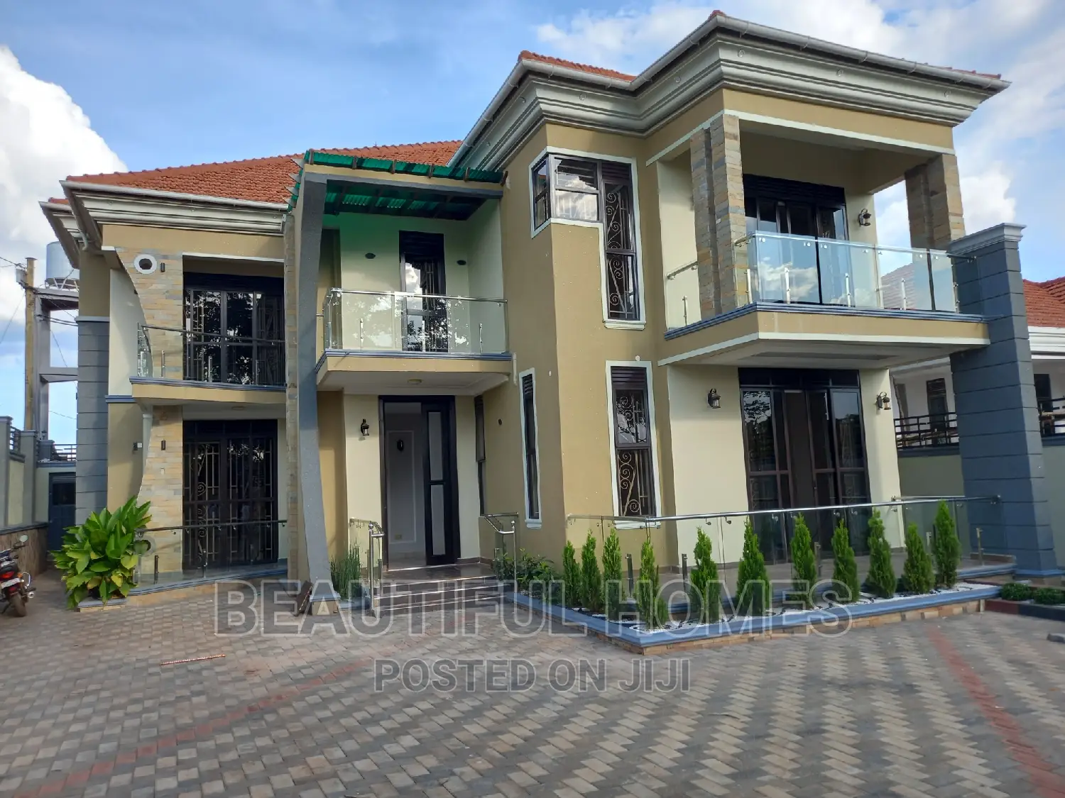 Furnished 6bdrm Mansion in Kira Posh for sale