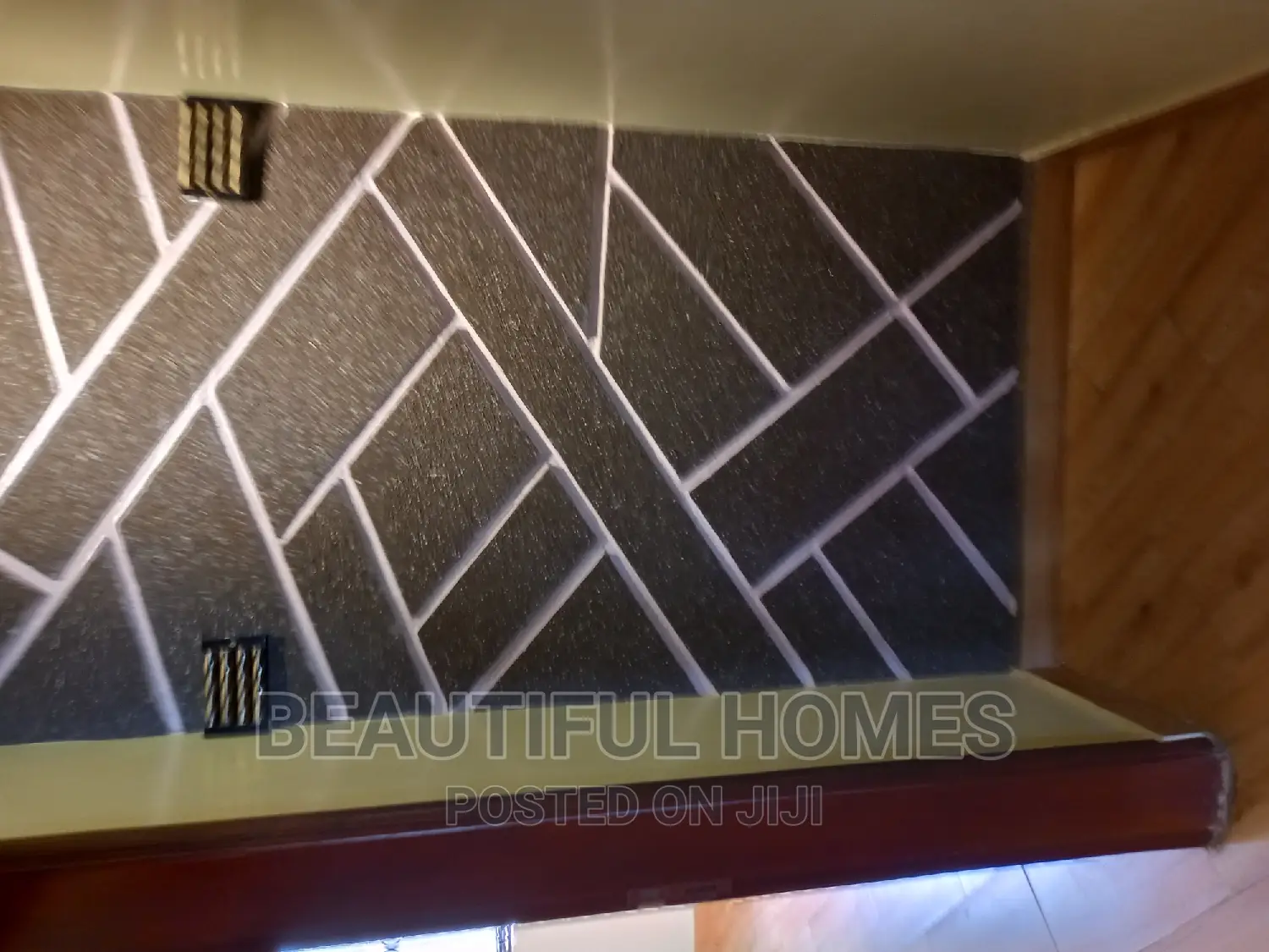 Furnished 6bdrm Mansion in Kira Posh for sale