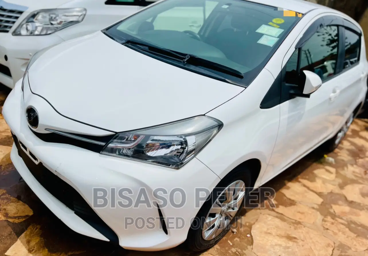 Toyota Vitz 1.3 AWD 5dr 2014 White