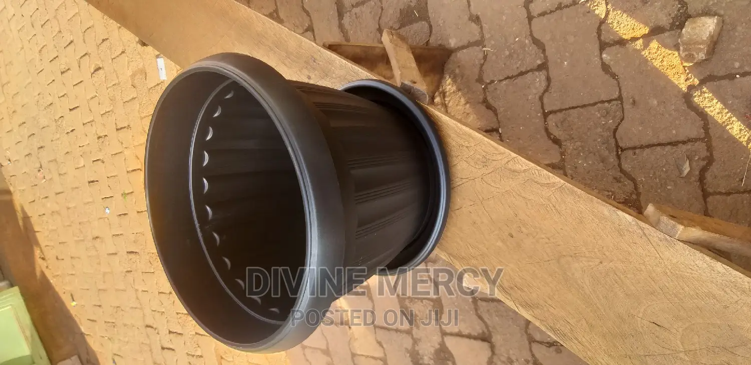 Round Flower Pot