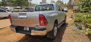 Toyota Hilux 2017 Gray