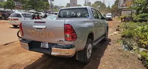 Toyota Hilux 2017 Gray