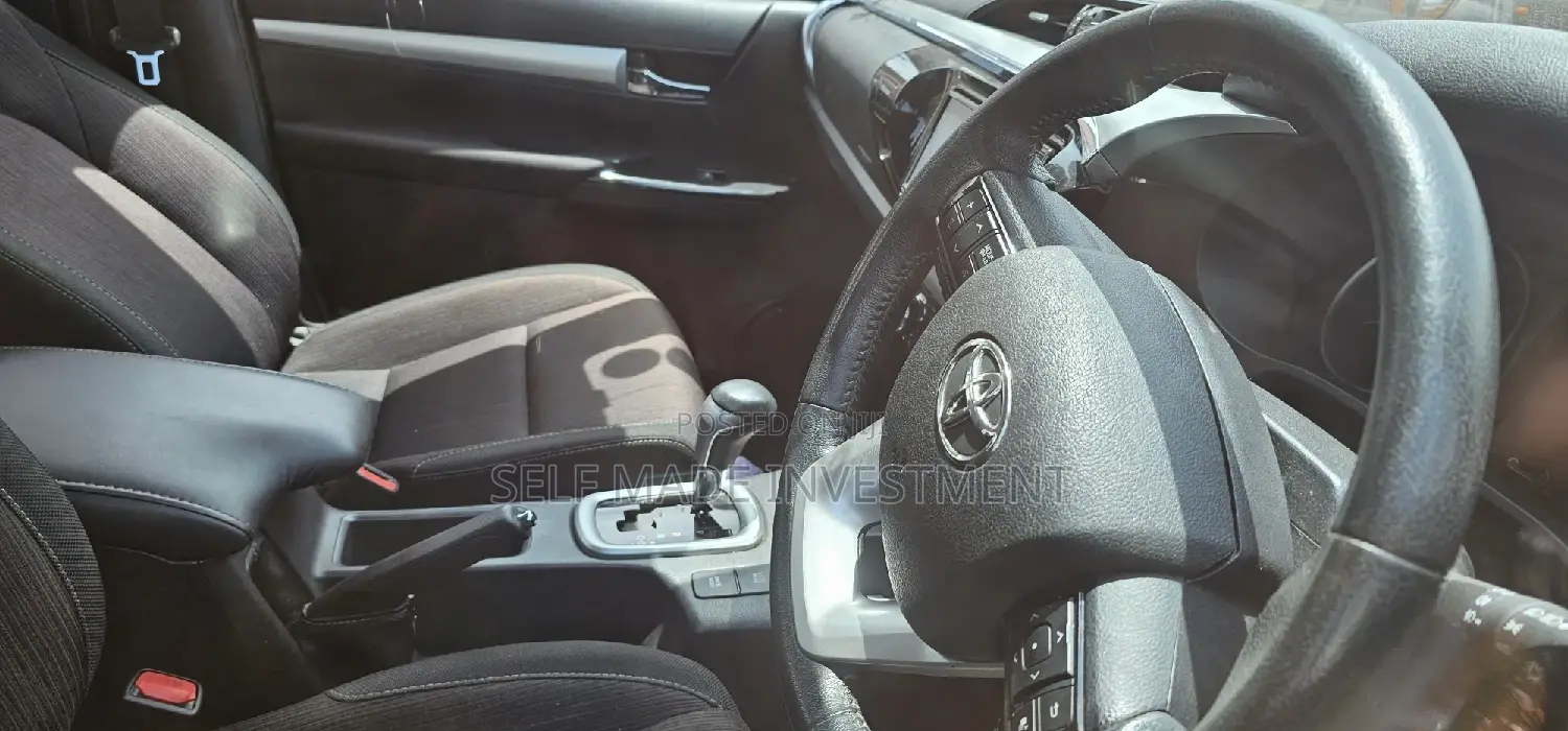 Toyota Hilux 2017 Gray