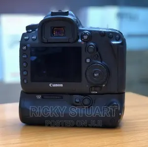 Canon 5D MRK Iv Body Only WTH Abattery Grip