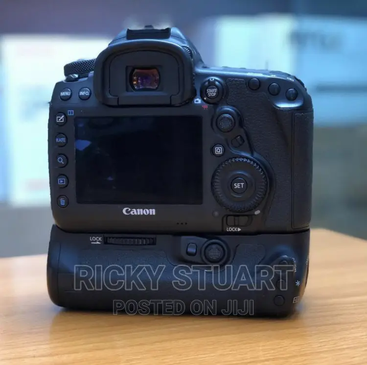 Canon 5D MRK Iv Body Only WTH Abattery Grip