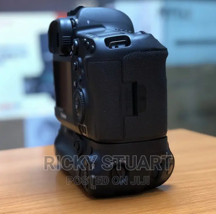 Canon 5D MRK Iv Body Only WTH Abattery Grip