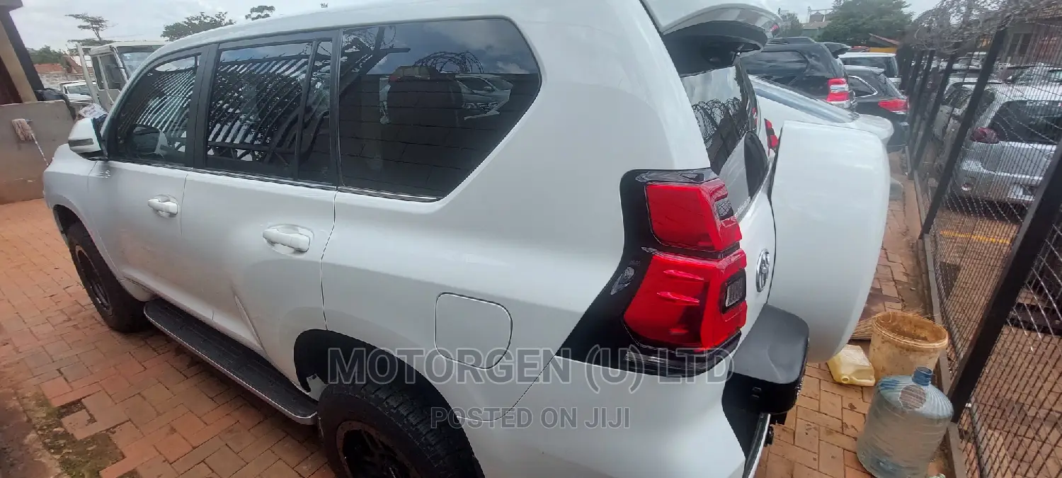 New Toyota Land Cruiser Prado 3.0 172hp 2021 Off white