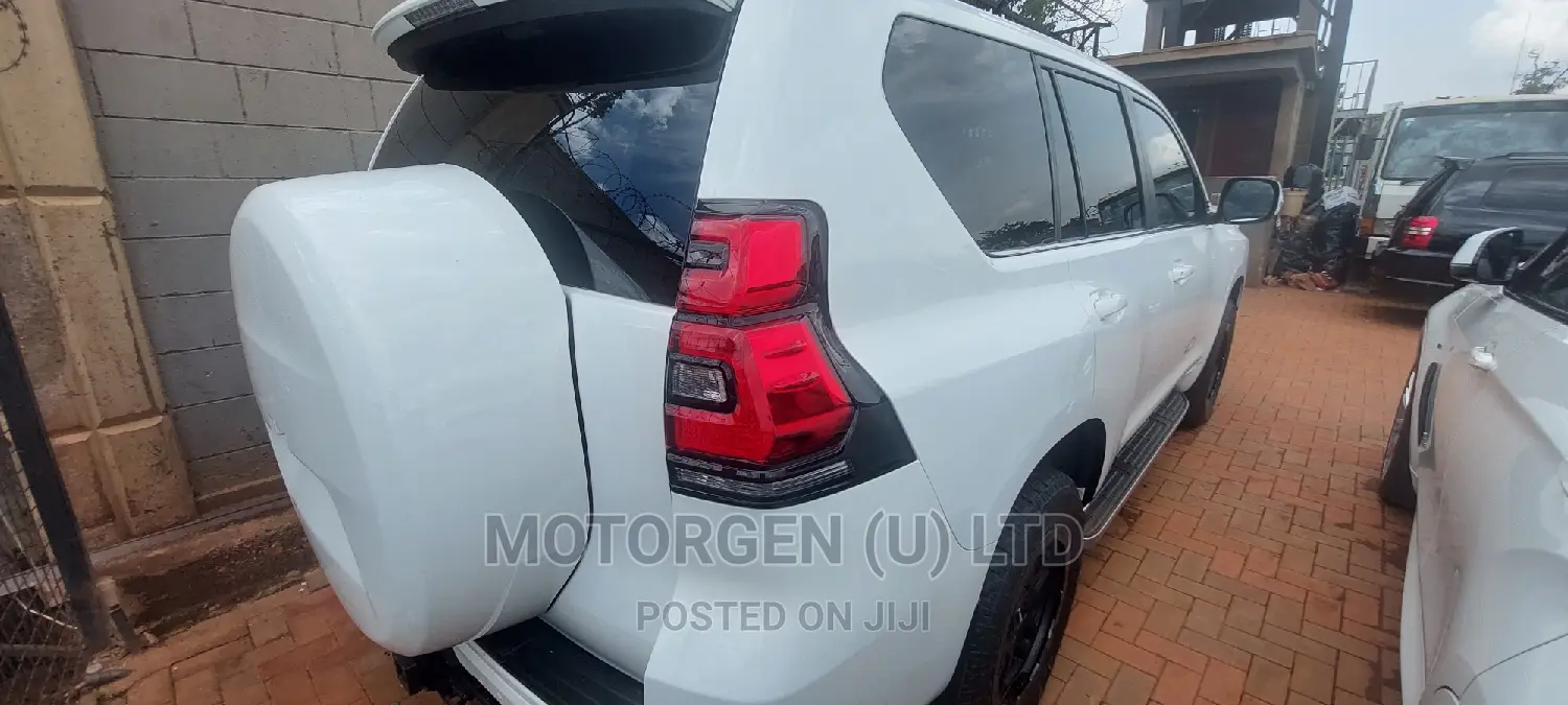 New Toyota Land Cruiser Prado 3.0 172hp 2021 Off white