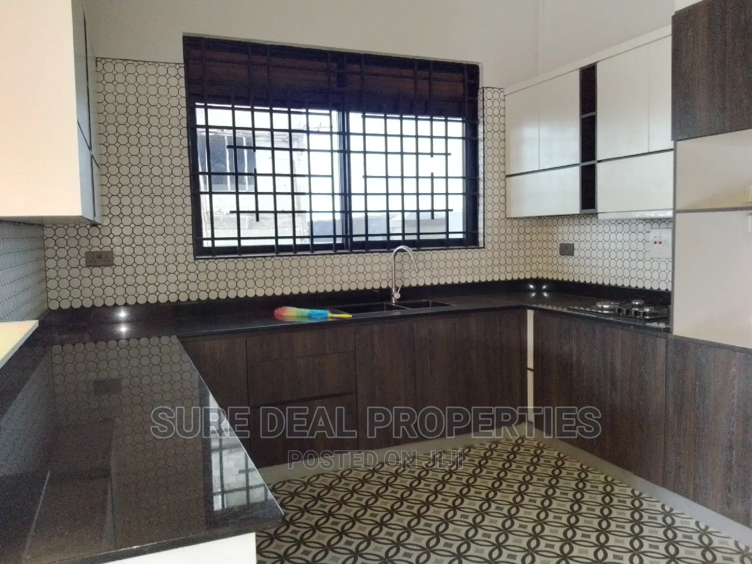 3bdrm Bungalow in Kira-Mulawa Estate for sale