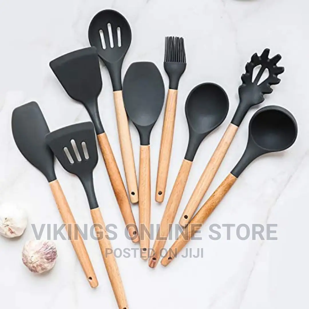 A Set of Nonstick Silicone Kitchen Utencils- Black