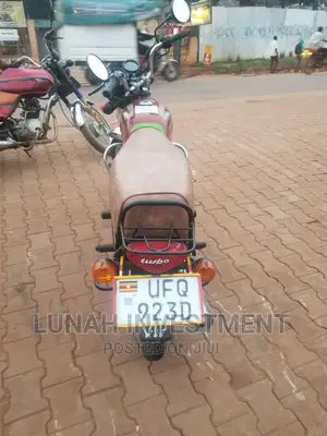 New Bajaj Boxer 2023 Red