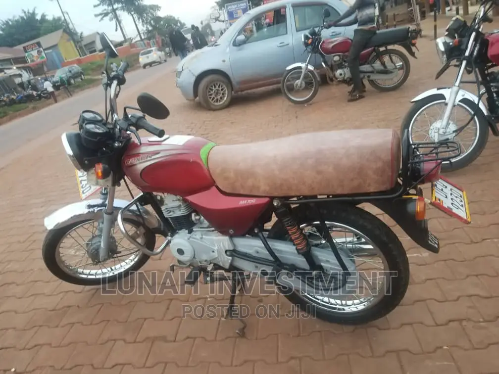 New Bajaj Boxer 2023 Red