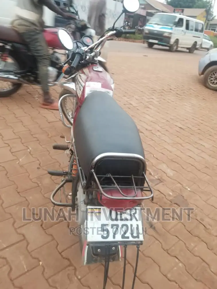 Bajaj Boxer 100 2021 Red