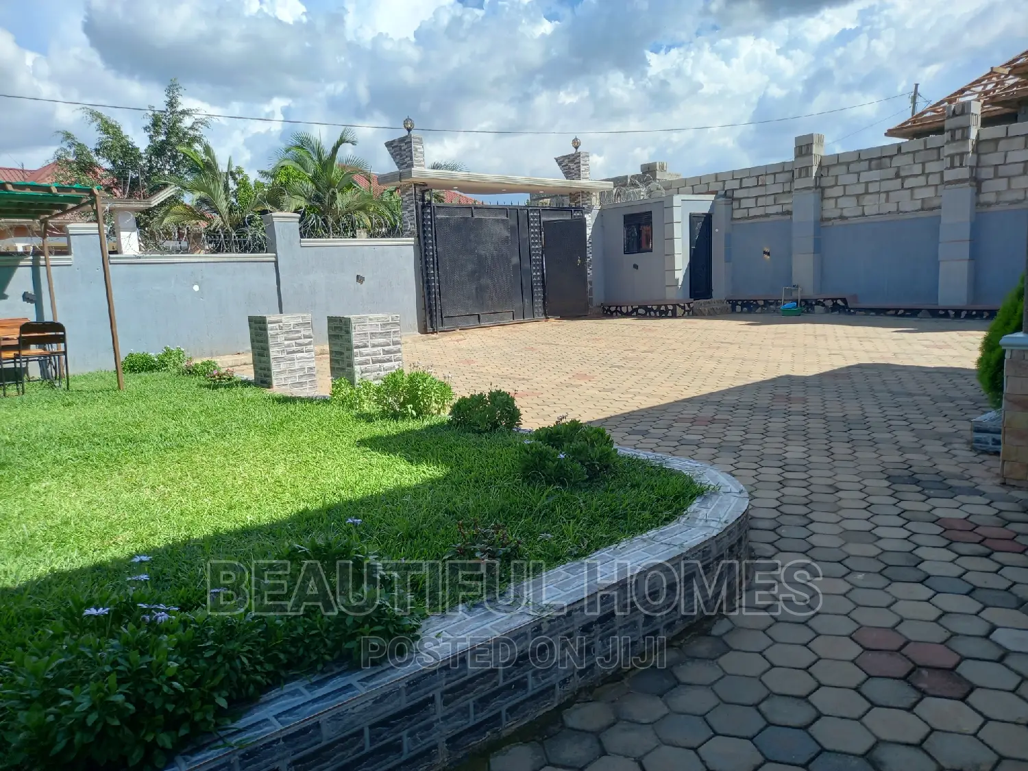 Furnished 4bdrm Bungalow in Kira for sale