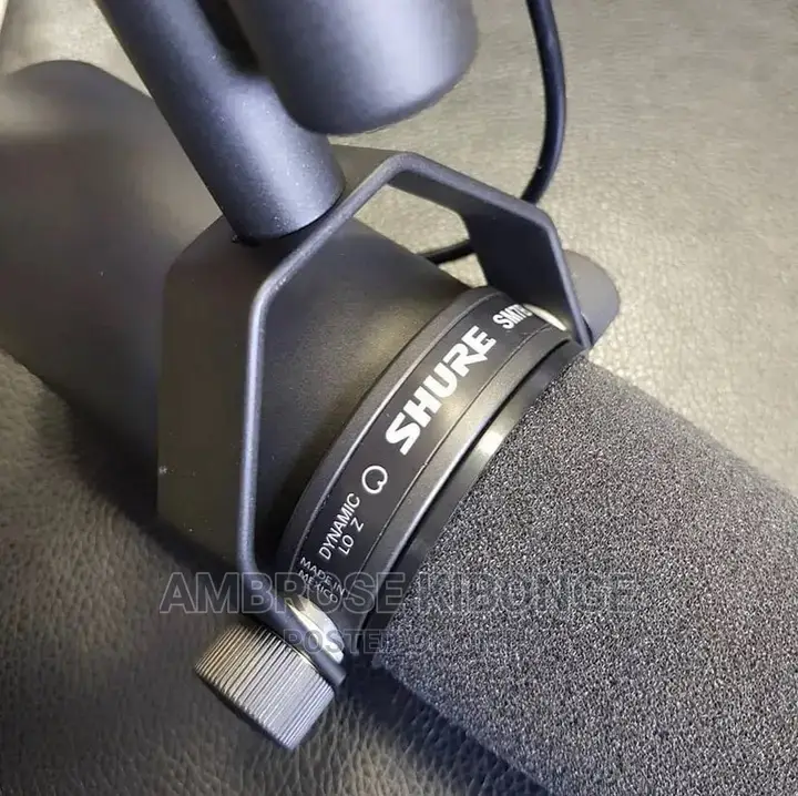 High Sound Quality SHURE SM7B Condenser Studio Microphone.