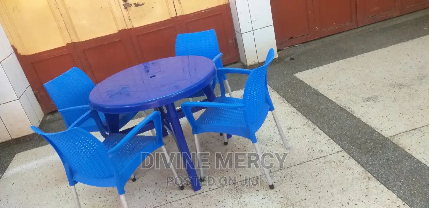 Aset of Atable and Steel Chairs