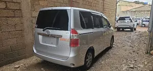 Toyota Noah 2010 Silver