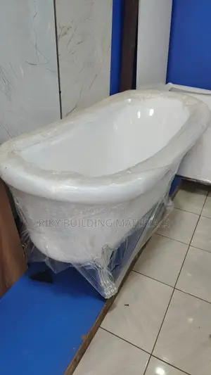 Bath Tub With Leg
