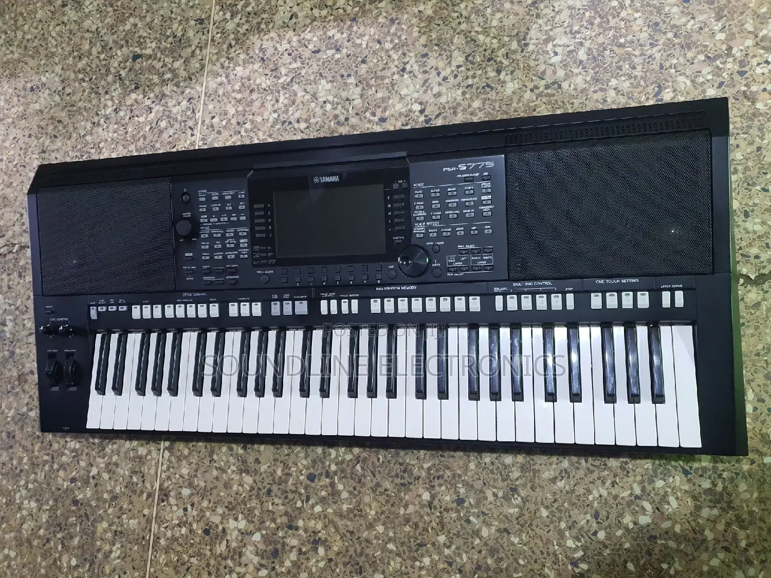 Yamaha Keyboard PSR S775