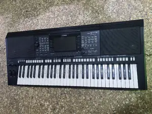 Yamaha Keyboard PSR S775