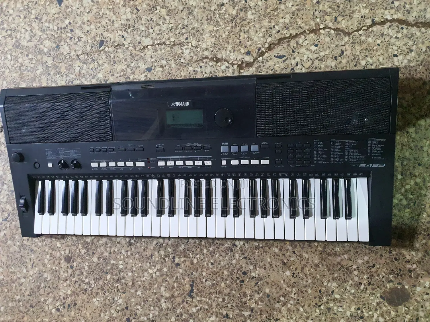 Yamaha Keyboard PSR E433