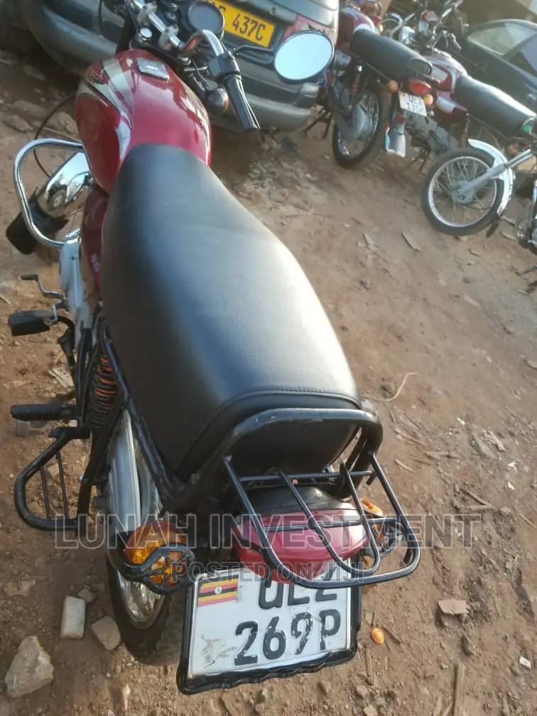 Bajaj Boxer 100 2022 Red