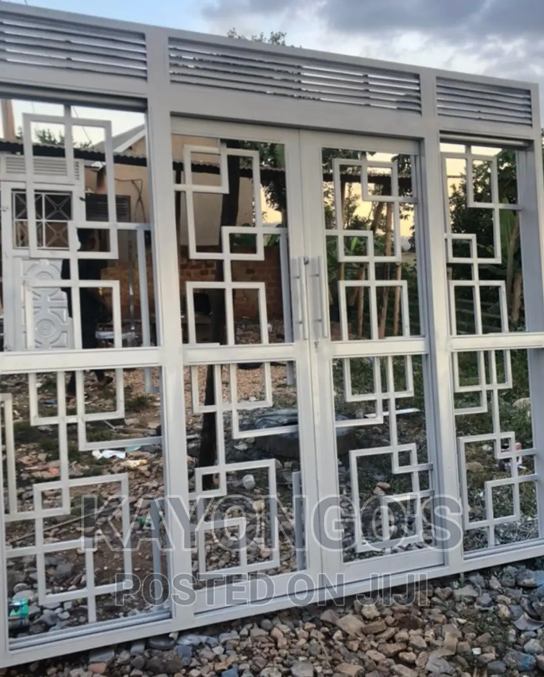 Doors Slides With Handles and Rocks