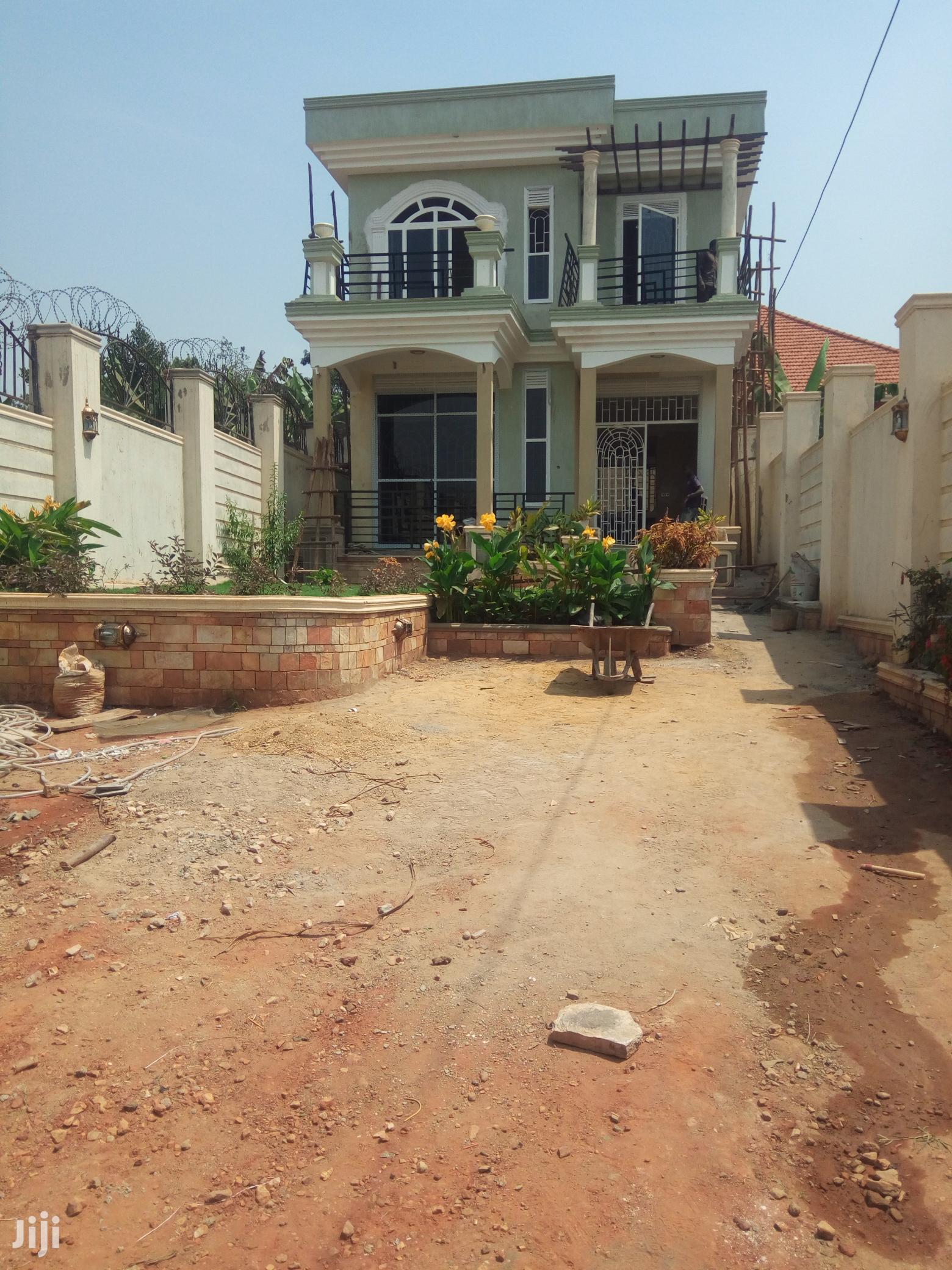 Kira House in Tarmacked Neighbourhood for Sale