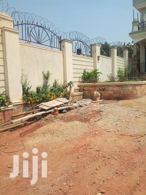 Kira House in Tarmacked Neighbourhood for Sale