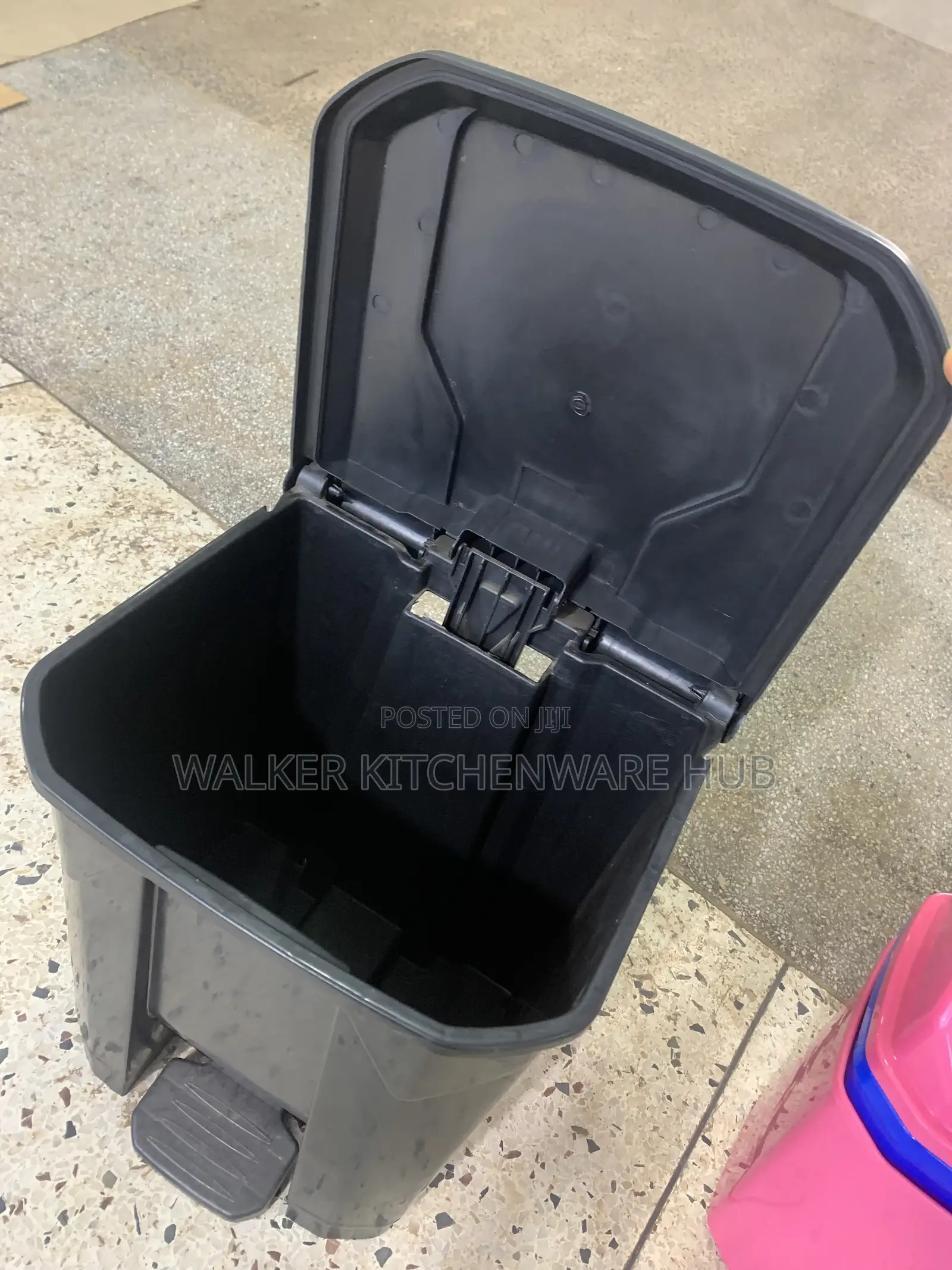 Classic Dust Bin