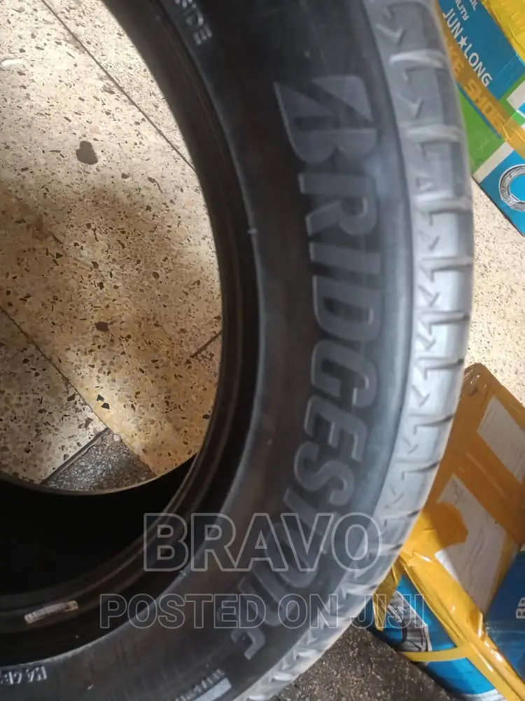 235/55r17 Bridgestone Japan