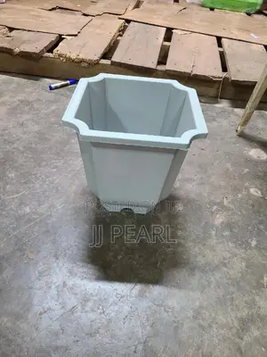 Squared Plastic Flower Pot