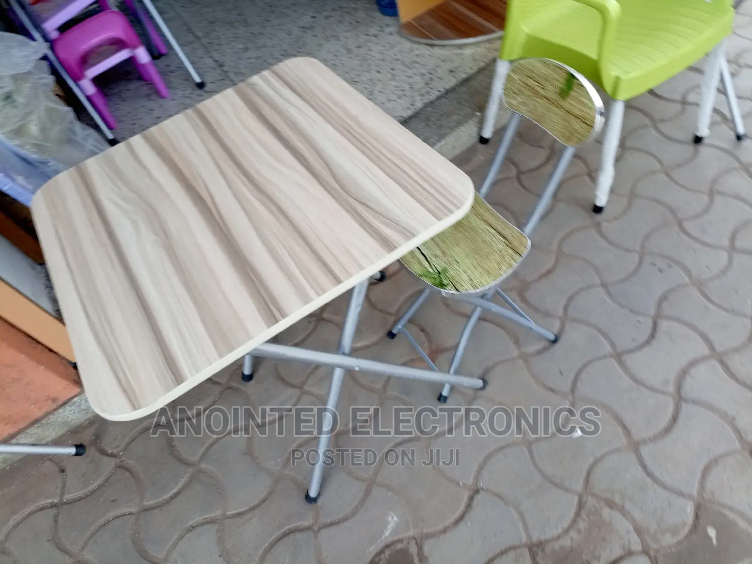 Foldable Reading Table